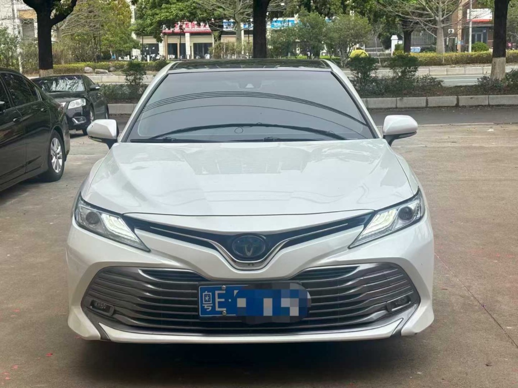 2018 Toyota Camry Hybrid 2.5H (Used) – 120,000 km